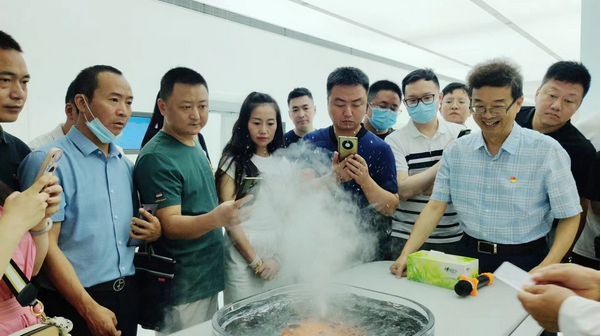 重慶專(zhuān)精特新企業(yè)代表參觀海扶醫(yī)療