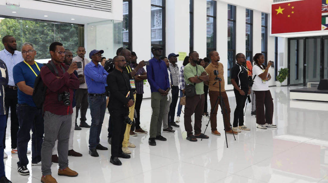 2024年中非合作論壇峰會非洲外媒團參訪海扶醫療，點贊海扶刀